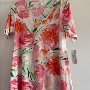 LuLaRoe Women’s Pink and Green Floral Perfect T Size S